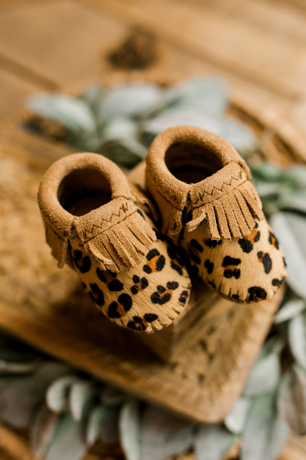 Minnetonka Riley Genuine Suede Baby Fringe Moccasins [Leopard Print] ✜ON SALE NOW: 40% OFF✜