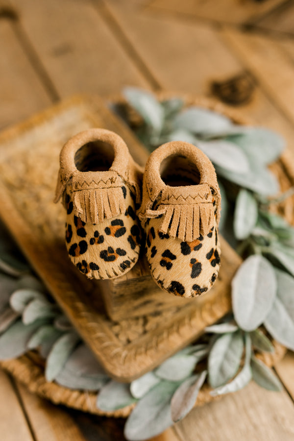 Minnetonka Riley Genuine Suede Baby Fringe Moccasins [Leopard Print] ✜ON SALE NOW: 40% OFF✜