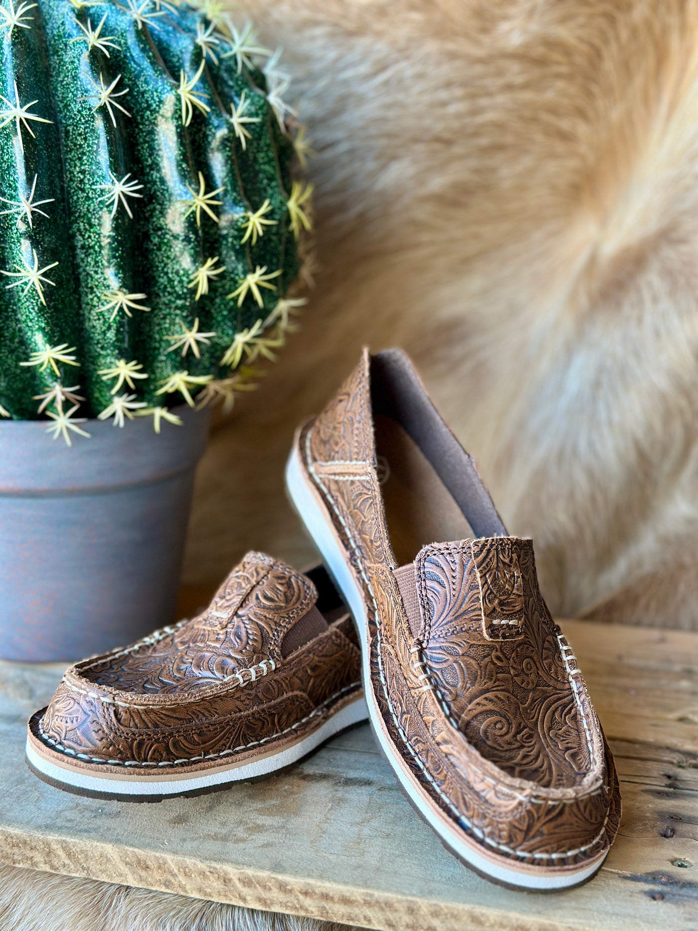 Ariat Cruiser Slip-On Shoe [Brown Floral Emboss.]