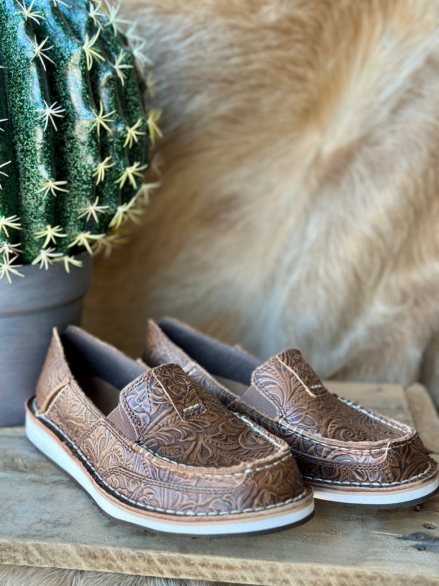 Ariat Cruiser Slip-On Shoe [Brown Floral Emboss.]