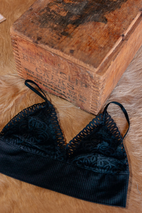 Pretty Angie Lace Bralette [Black]