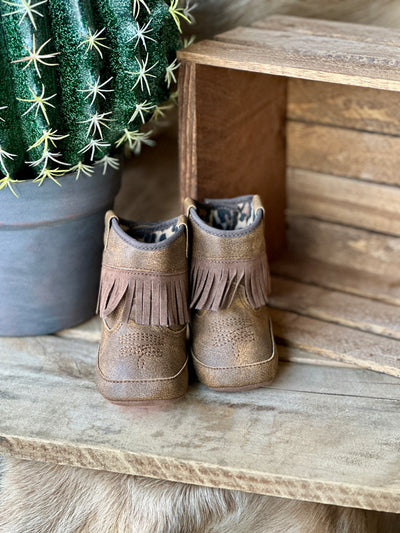 Lightweight Western-inspired baby boots with grip and stability.