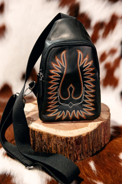 A close up of the super hot boot stitching trend on the front of the Ariat Casanova Sling Bag [Black].