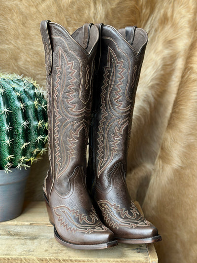 Side View of Ariat Casanova Snip Toe Boot – Tall Silhouette, Inside Zipper, and Snip Toe Design
