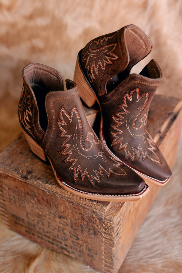 Ariat Dixon Ankle Boots [Weathered Brown]