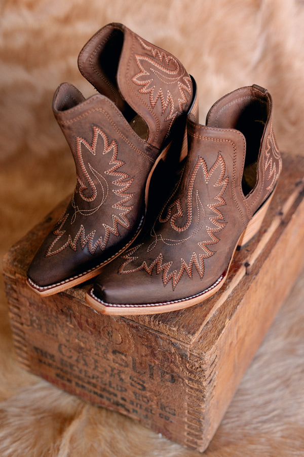 Ariat Dixon Ankle Boots [Weathered Brown]