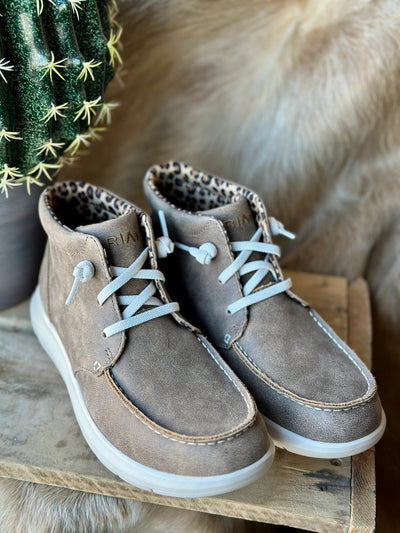 Men’s and women’s Ariat Hilo slip-on shoes in premium Brown Bomber leather with cushioned support.