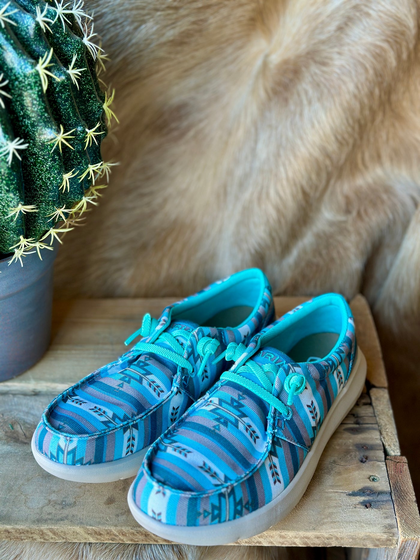 Close-up of Ariat Hilo Slip-On Shoe – Tan Woven Emboss Upper with Elastic Lace System