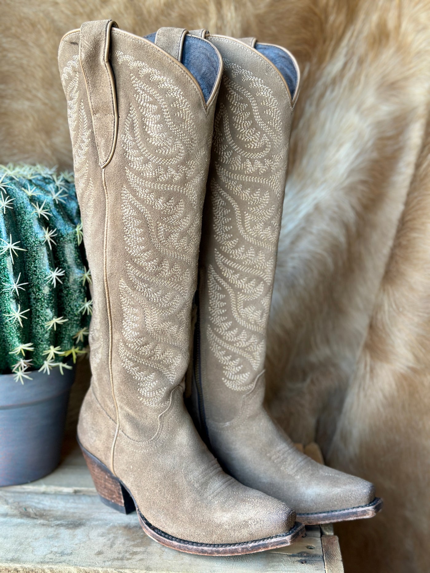 Western-style distressed suede Ariat Laramie boots with StretchFit technology and inside zipper.