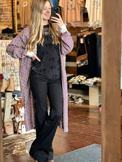 Ariat Mesquite Kimono front view, featuring a stylish western-inspired design shown layered over a mesh top by our employee, Grace.