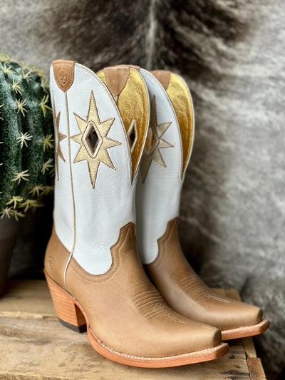 Front view of the Ariat Starlight Snip Toe Western Boot, featuring diamond-shaped pull holes and vintage-inspired overlays.