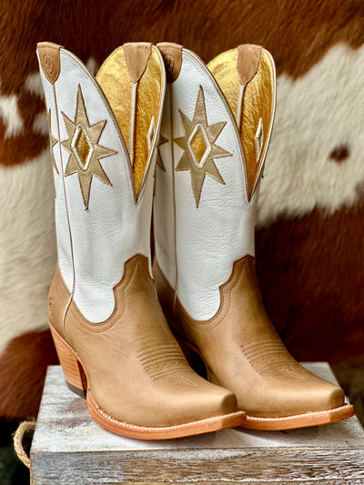 Front view of the Ariat Starlight Snip Toe Western Boot, featuring diamond-shaped pull holes and vintage-inspired overlays.