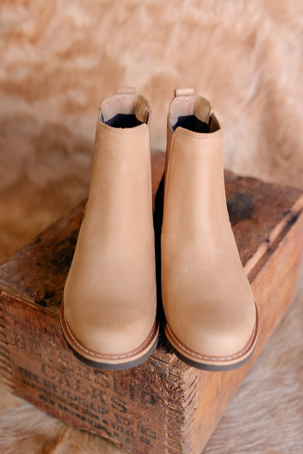 Close-up of Ariat Wexford Natural Tan boots showing the durable leather and sleek Chelsea design.