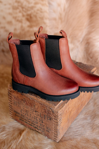 Full view of Ariat Wexford Rockwood genuine leather boots, perfect for everyday wear and outdoor adventures.