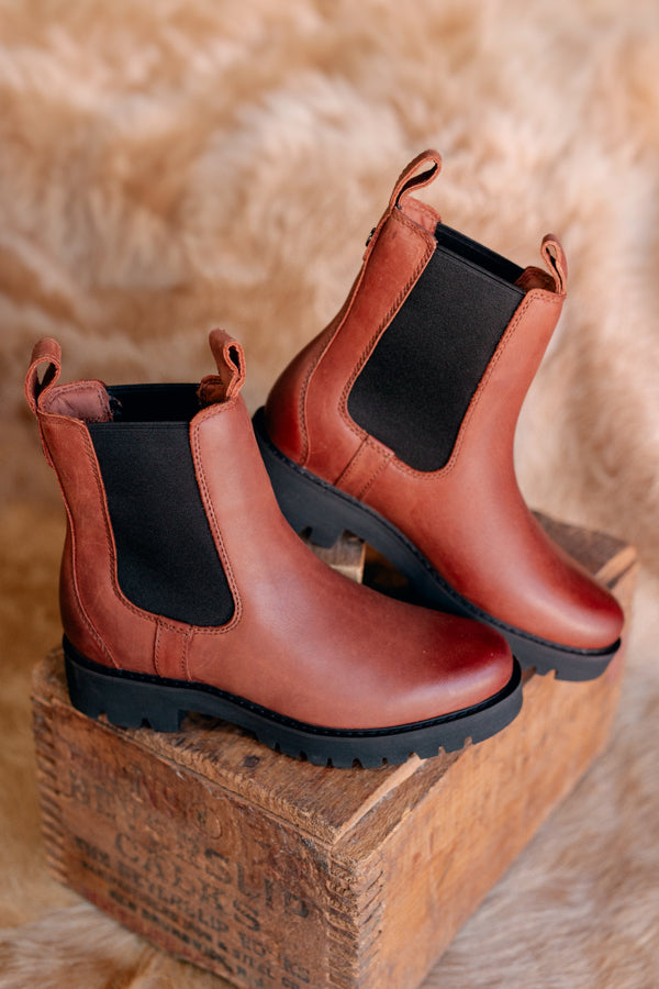 Ariat Wexford Rockwood ankle boots in rustic brown leather with an easy-on-elastic gusset.