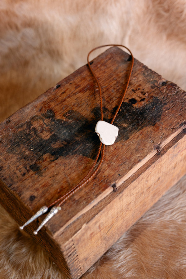 Bonnie Bolo Tie Necklace [White Slab]