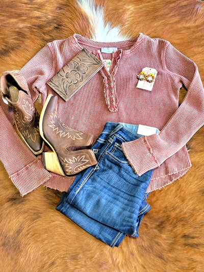 Soft and stylish waffle knit pullover, perfect for layering paired with clay earrings and Ariat Dixon boots for an effortless Western daily outfit.