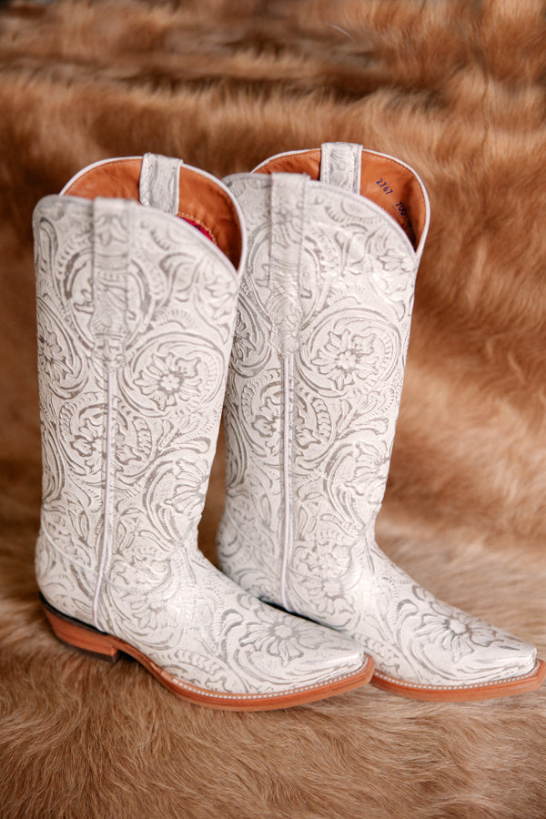 Side profile of Dingo Bellona White & Silver Embossed Boots highlighting their stylish snip-toe and classic Western silhouette.