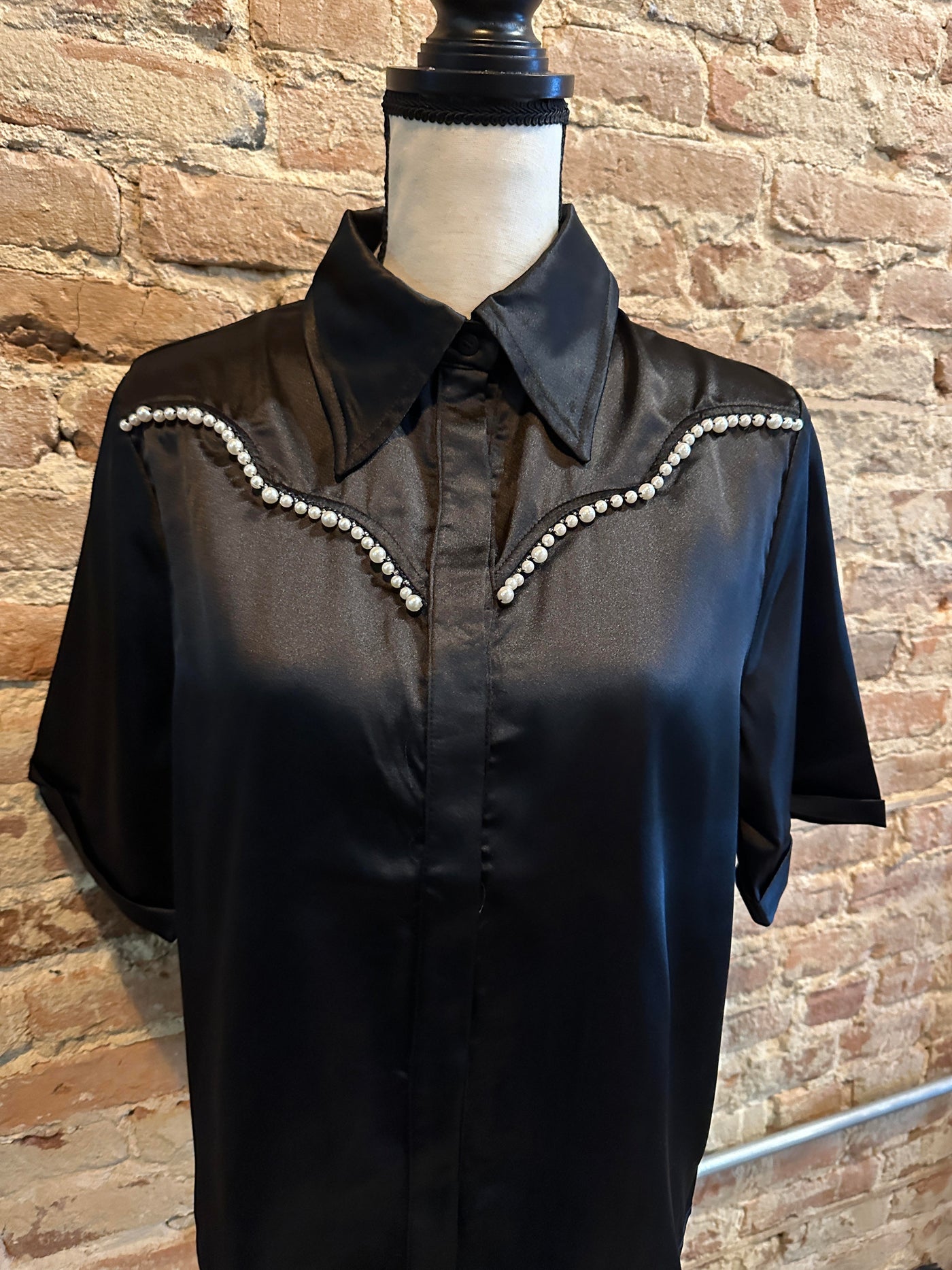 Embrie Satin Pearl Shirt [Black]