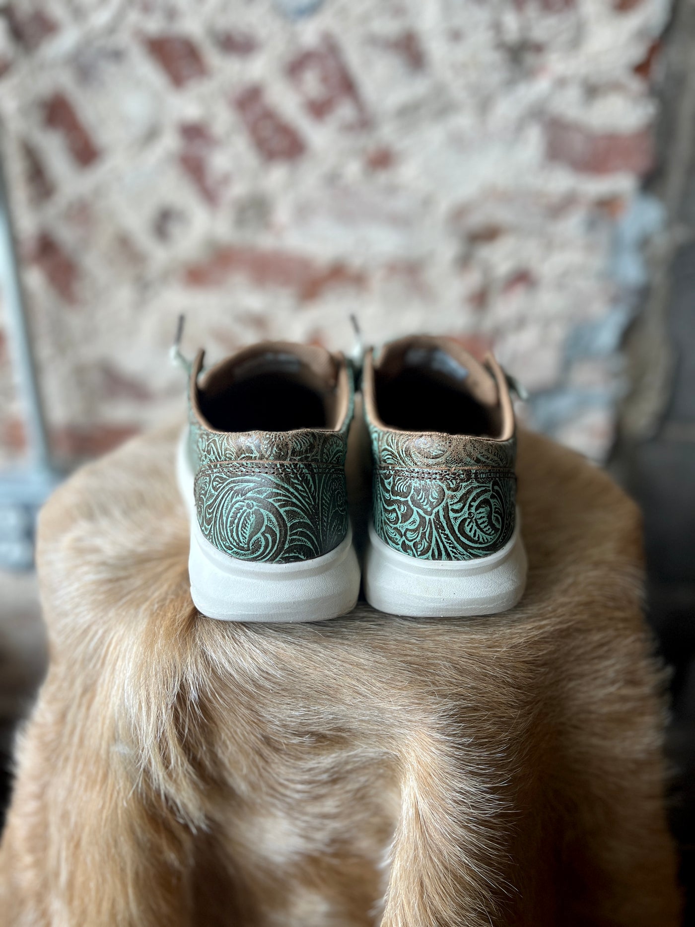Size 8.5 Ariat Hilo Shoe ✜FINAL SALE✜ CS034