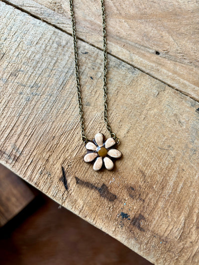 Mother Nature Dainty Daisy Necklace