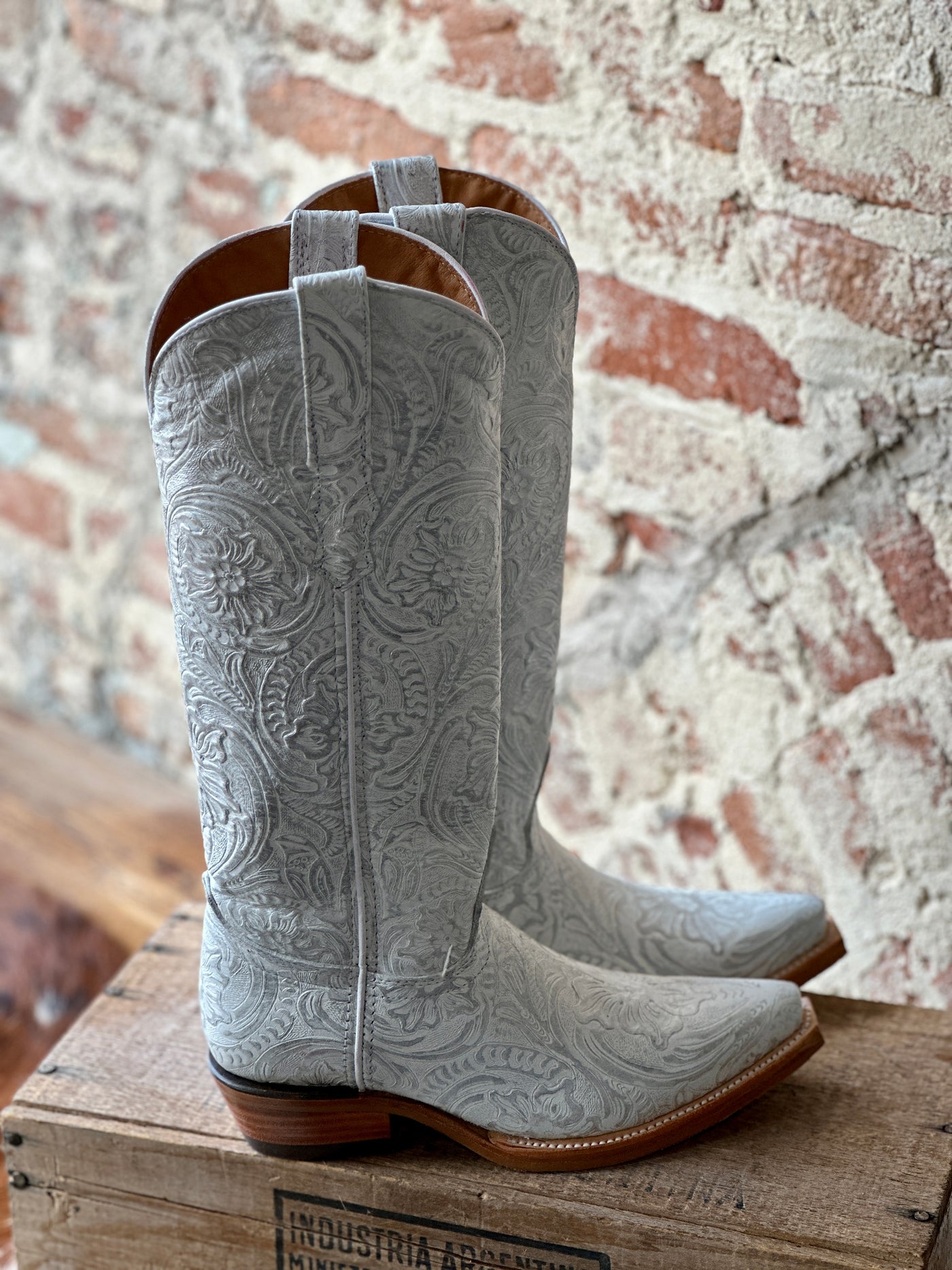 Dingo Bellona White & Silver Embossed Boots