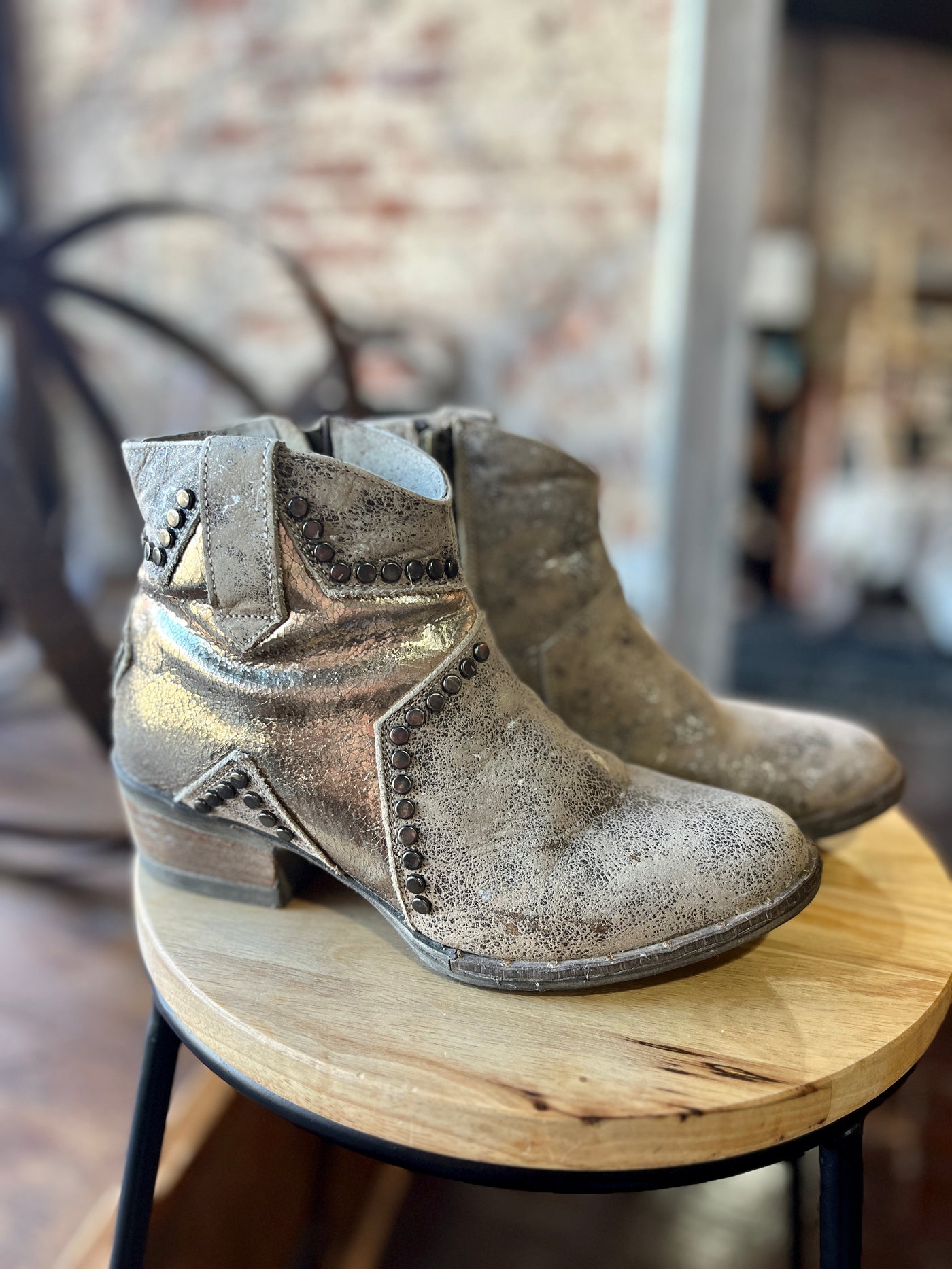 Size 7 Circle G Star Booties ✜ FINAL SALE ✜ CS009