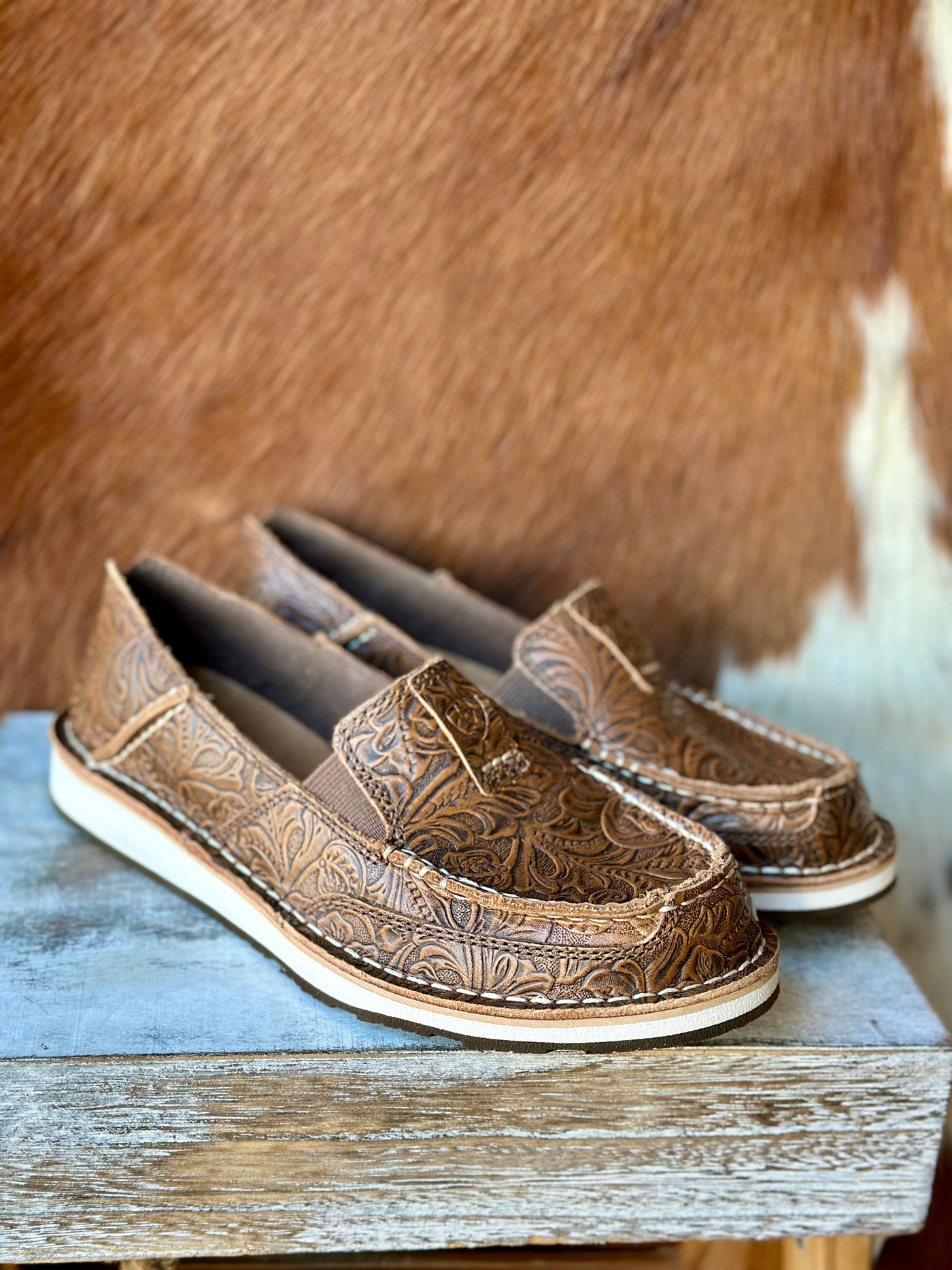 Ariat Cruiser Slip-On Shoe [Brown Floral Emboss.]