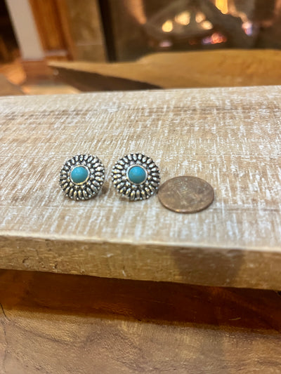Vaeh Silver Flower Stud Earrings