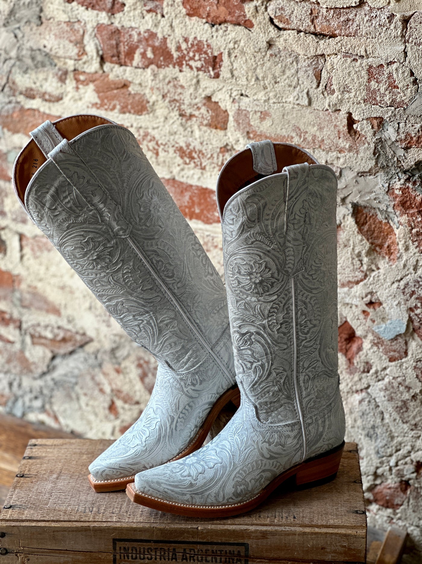 Dingo Bellona White & Silver Embossed Boots