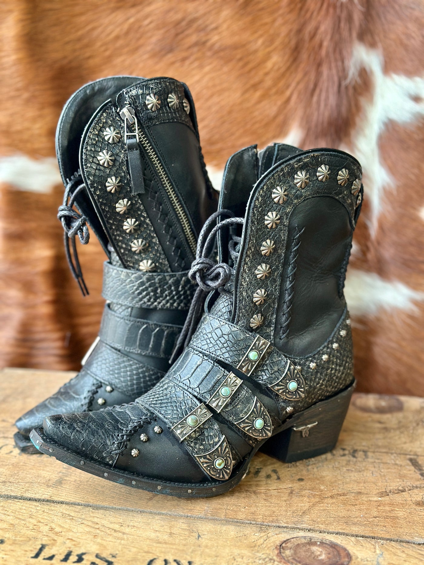 Lane Showdown Buckled Boots [Jet Black]