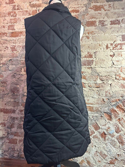 Rear view of our Halsey Long Puffer Quilted Vest [Black] on a mannequin.