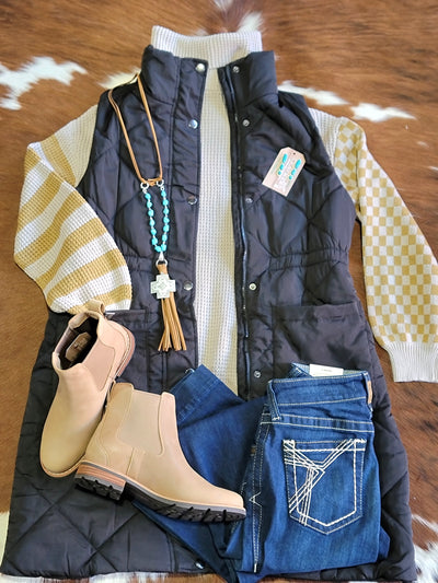 Flatlay Outfit Picture featuring our Halsey Long Puffer Quilted Vest [Black].