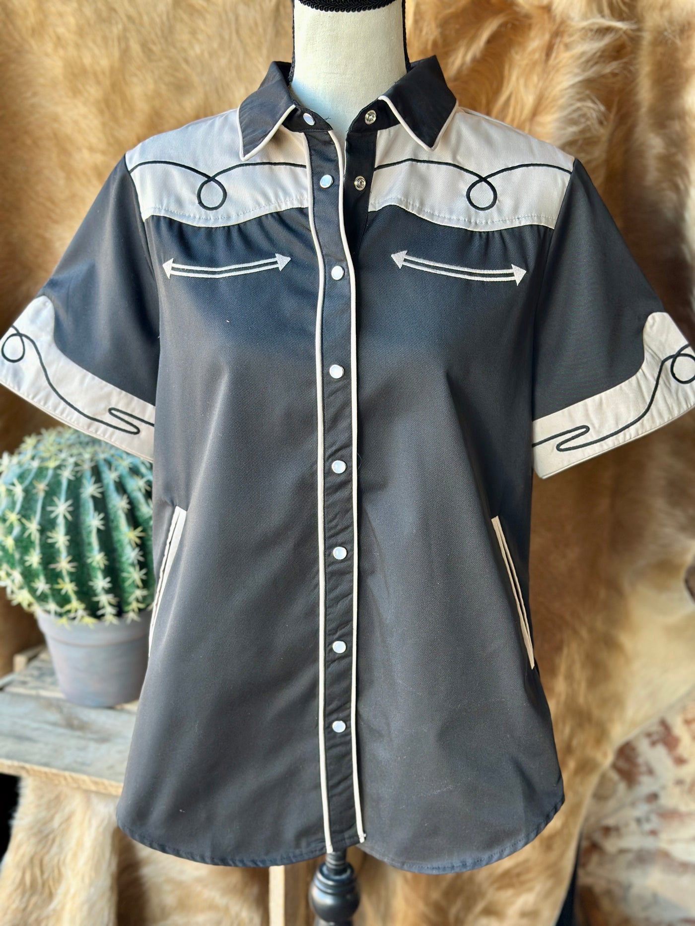 Broker Leather's classic cowgirl style Hannah Western Yoke Pearl Snap Top.