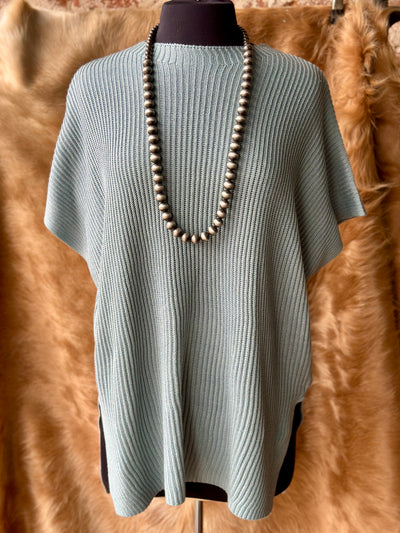 Weekend-ready outfit with oversized knit sweater.