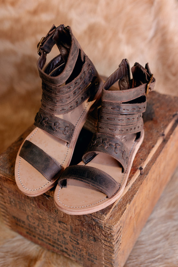 Size 8 Horizon Lines Sandals with distressed brown leather and whipstitch details.