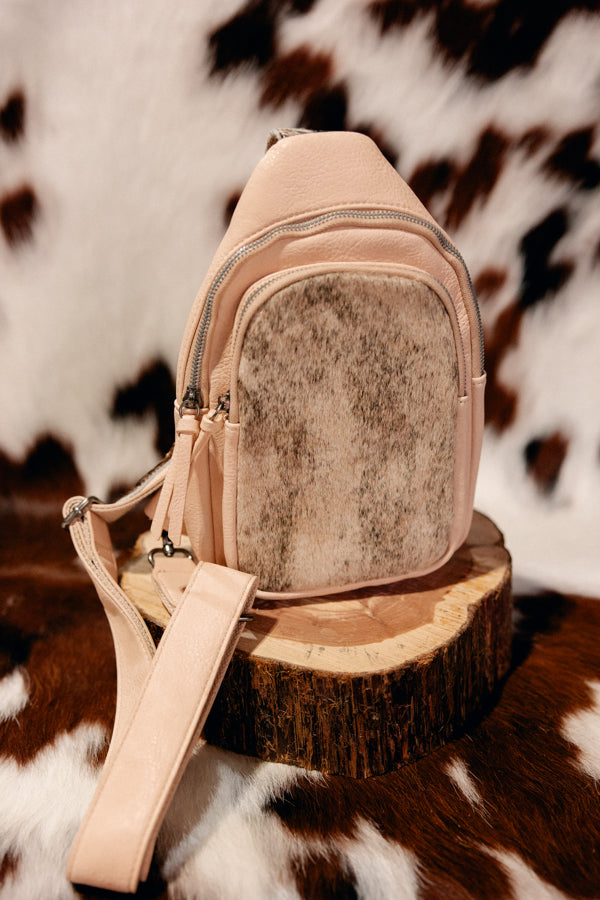 Crafted with genuine hair-on cowhide and manmade leather accents, this Jet Cowhide bag offers a unique, eye-catching look that’s as versatile as your lifestyle. 