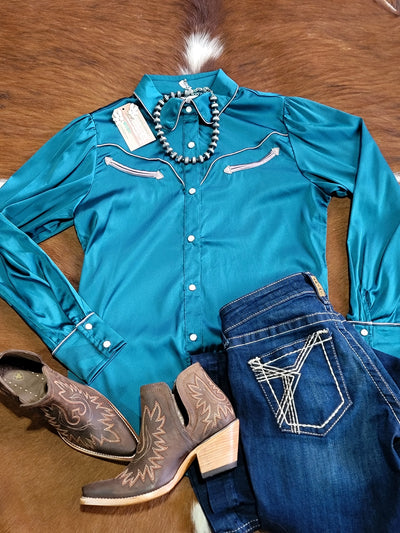 Lacey Turquoise Western Yolk Pearl Snap Top on display with classic Western stitching and luxe satin feel paired with Navajo Pearls, Ariat denim, and Ariat Dixon Booties.