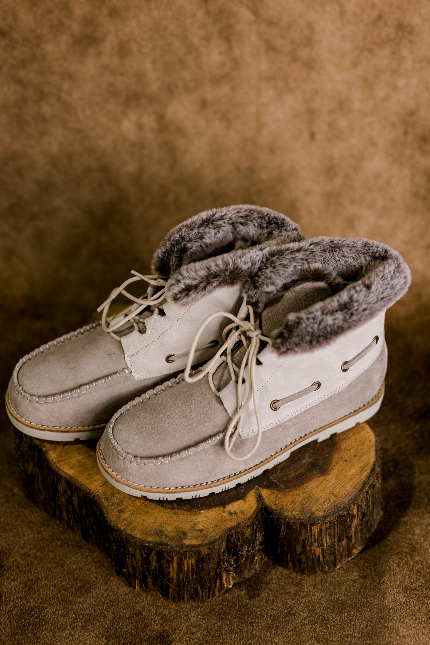 Lamo Autumn Fuzzy Grey Fur-Lined Boot [White/Dove] 