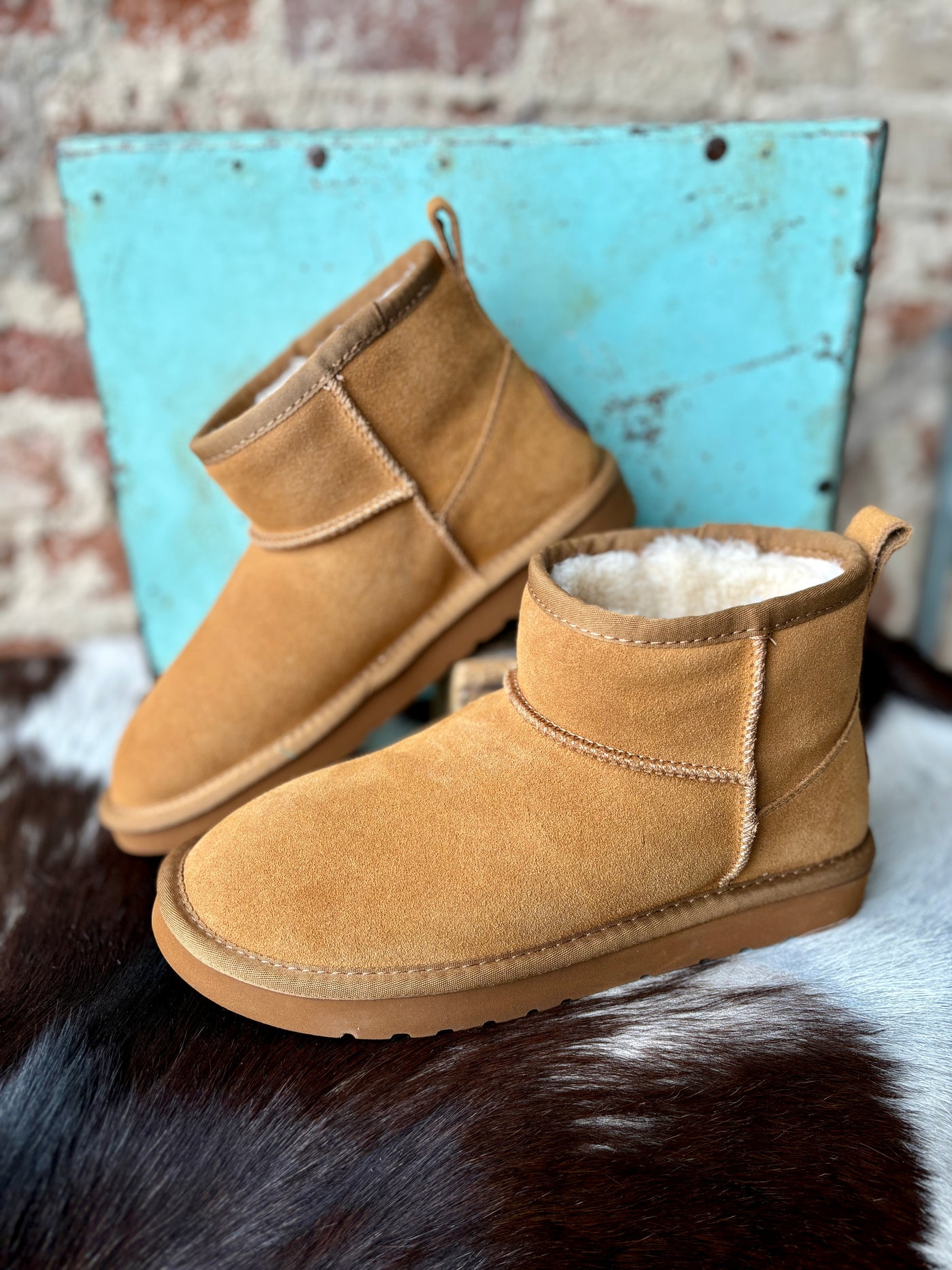 Broker Leather's Lamo Kora Moccasin Mini Boots are great for both, indoor and outdoor wear.