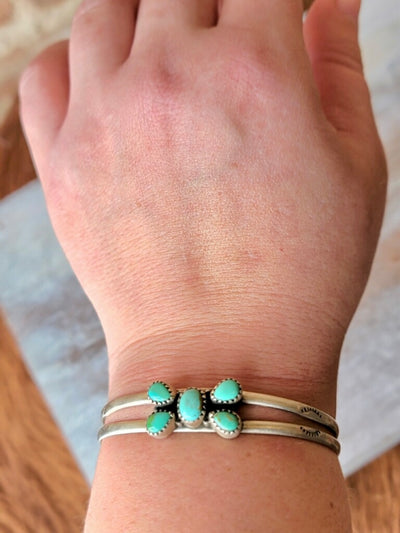 Statement Turquoise Bracelet with Traditional Silverwork and Split-Shank Design.