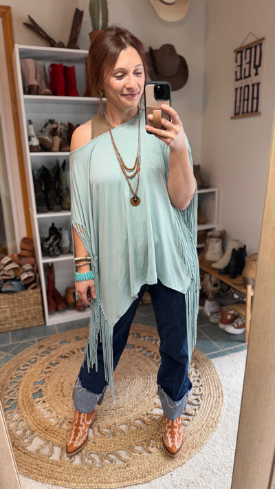 Relaxed and loose silhouette of the Lippy Fringe Top paired with denim for a casual Western outfit with accessories shown by Broker Leather.