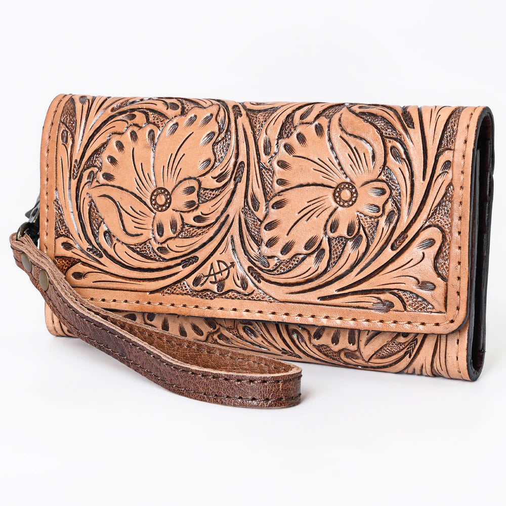 Western Fashion Clutch with Magnetic Closure and Secure Storage.