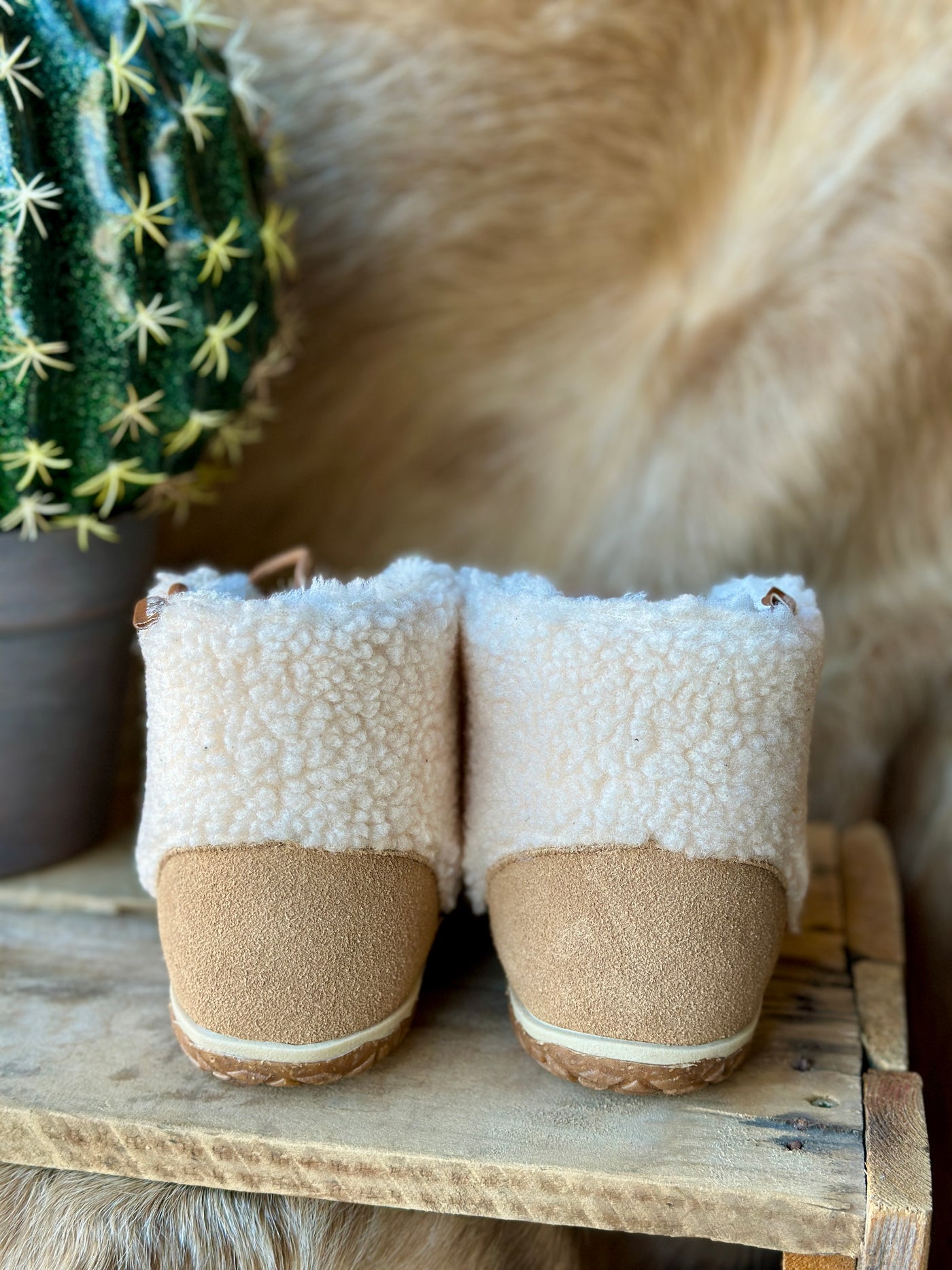 Minnetonka Torrey Moccasin Boots [Cinnamon Berber] ✙ON SALE NOW✙