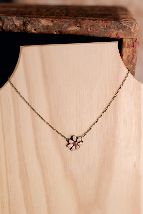 Mother Nature Dainty Daisy Necklace