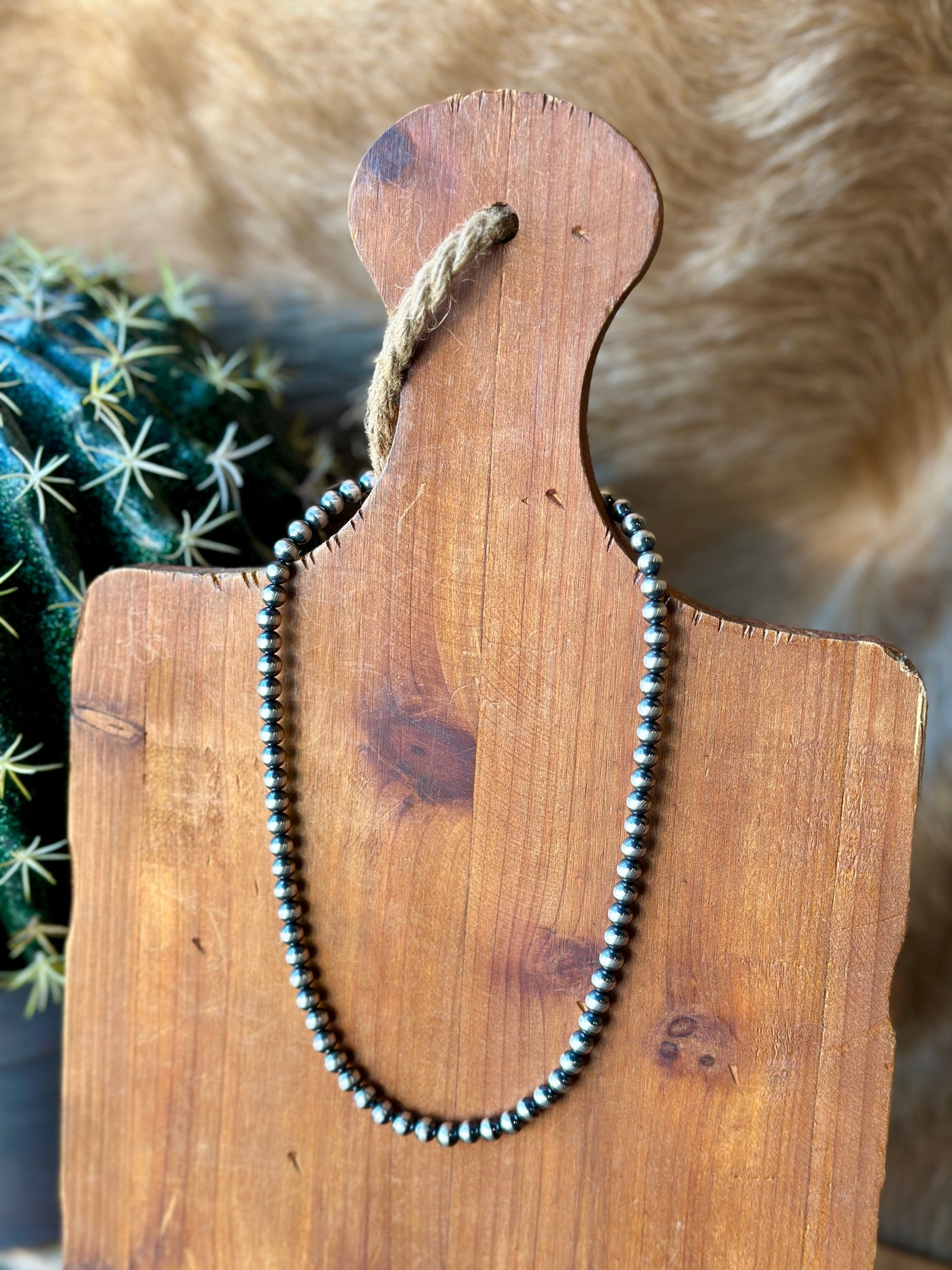 Oakley Navajo Pearl Necklace – Western-Inspired Timeless Silver Jewelry.