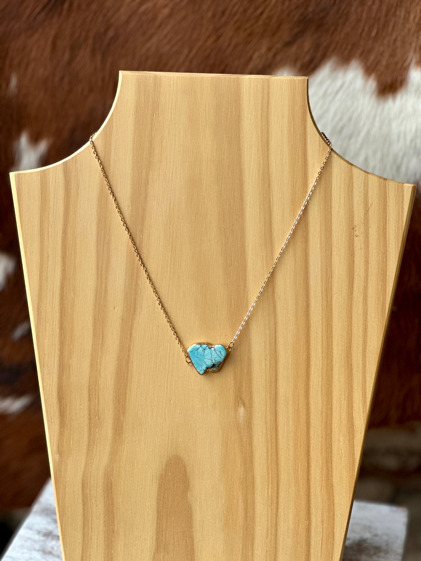 Reiner Faux Turquoise Stone Necklace – gold-plated western pendant with marbled turquoise stone.