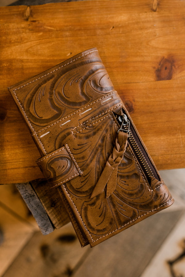 Broker Leather's Ricardo Floral Tooled Organized Wallet [Natural] features an external, zippered coin pocket on the backside.