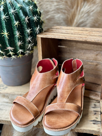 Handmade tan leather sandals with Bed|Stu signature worn-in finish and EXTRALIGHT® outsole