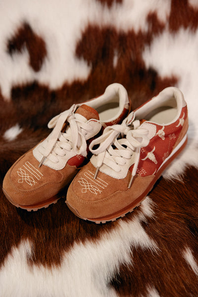 Round toes accentuated with the popular boot stitch pattern on these Roper Giddy Up Longhorn Shoes at Broker Leather.